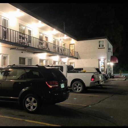 Traveller'S Motel Парри-Саунд Экстерьер фото